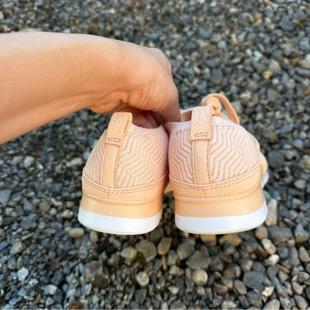 UGG Willows Casual Everyday Sneakers Peach Orange Size 8.5 Women’s Knit Upper